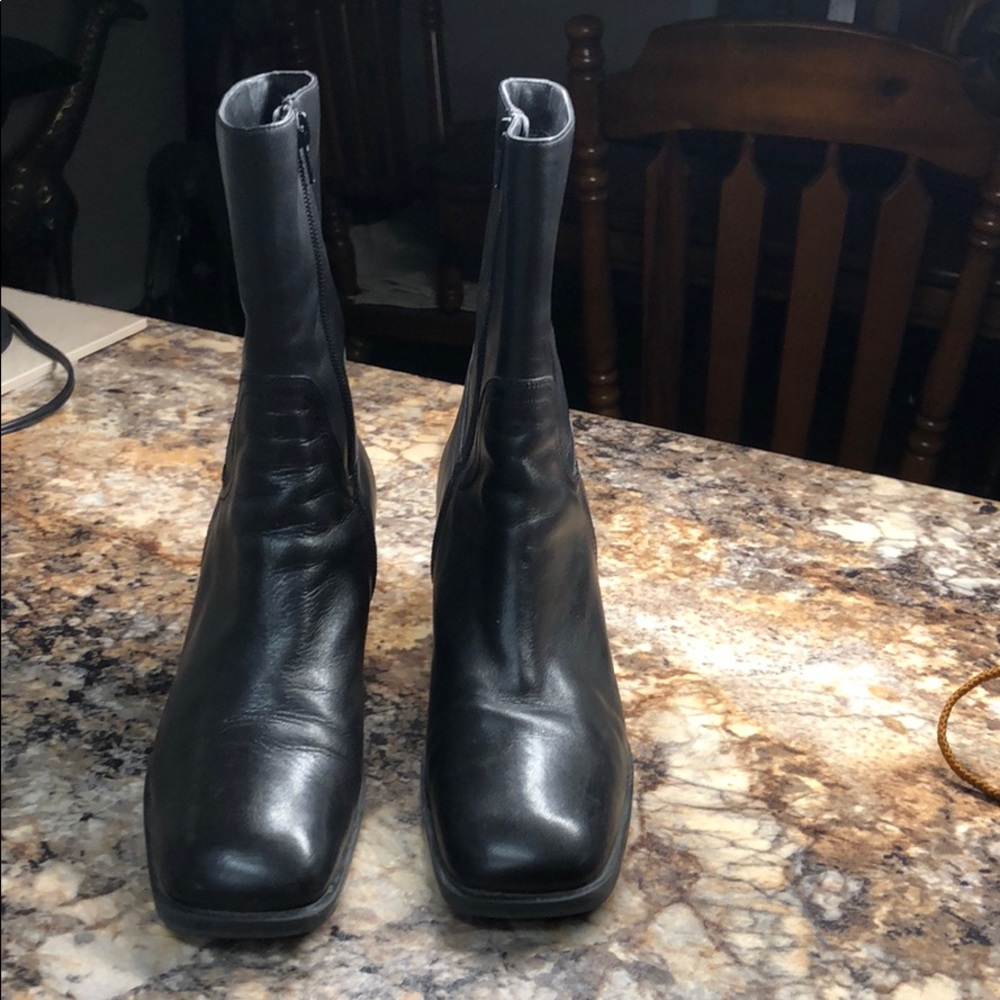 aerology by Aerosoles  81/2 M leather black boots